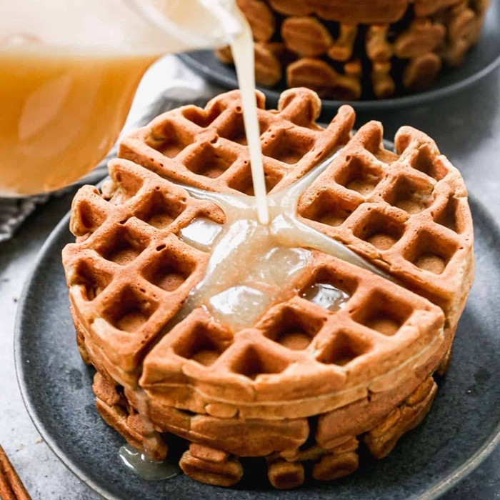 Belgische Waffeln mit Honig und Orange